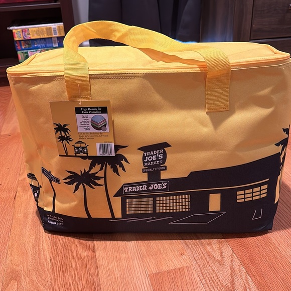 Yellow Trader Joe’s insulated bag - Picture 6 of 6